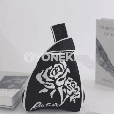 Zenanlar üçin ýönekeý trikota sumka