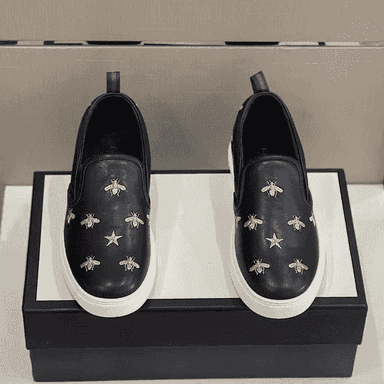 Erkekler üçin  Gucci  aýakgap.