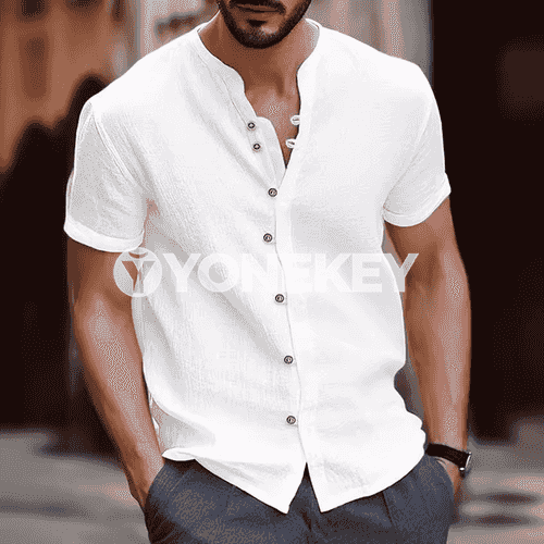 Erkekler üçin niýetlenen owadan we moda gysga ýeňli köýnek.