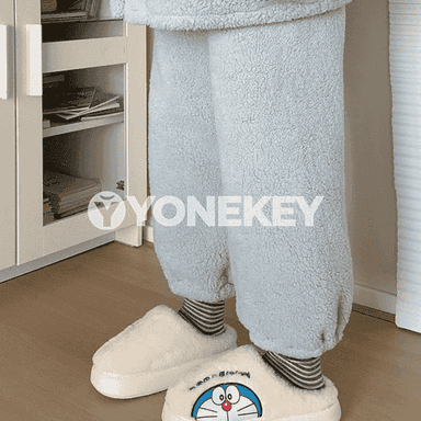 Gyzlar üçin niýetlenen öý aýakgaplar.