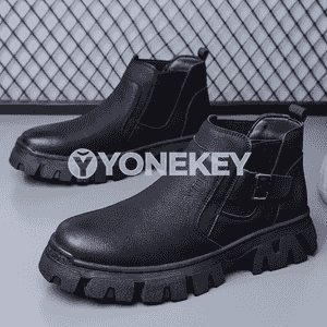 Erkekler üçin niýetlenen gyş paslynda, geýilýän moda aýakgaplar.