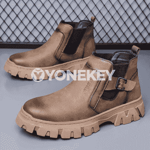 Erkekler üçin niýetlenen gyş paslynda, geýilýän moda aýakgaplar.