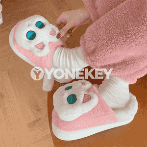 Gyzlar üçin niýetlenen gyş öý aýakgap.