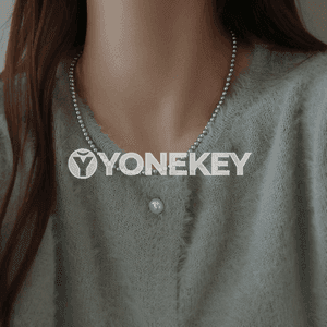 Zenanlar üçin owadan görnüşli merjen monjukly zynjyr.