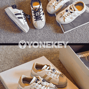 Gyzjagazlaryň ýeňil bagjykly sport aýakgaplary.