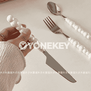 Täze dizaýnda çemçe-pyçak